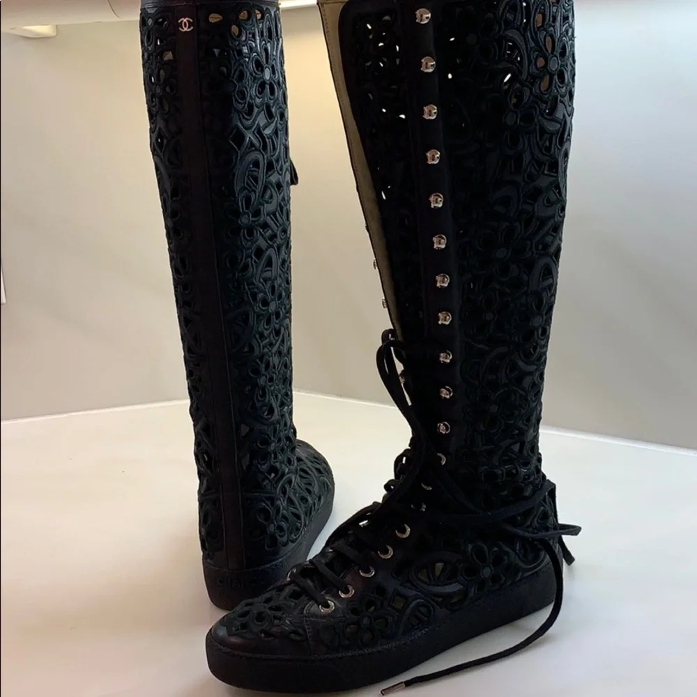 Authentic Chanel. Double sided leather sneaker/boots fabulous camellias all over - Picture 2 of 16